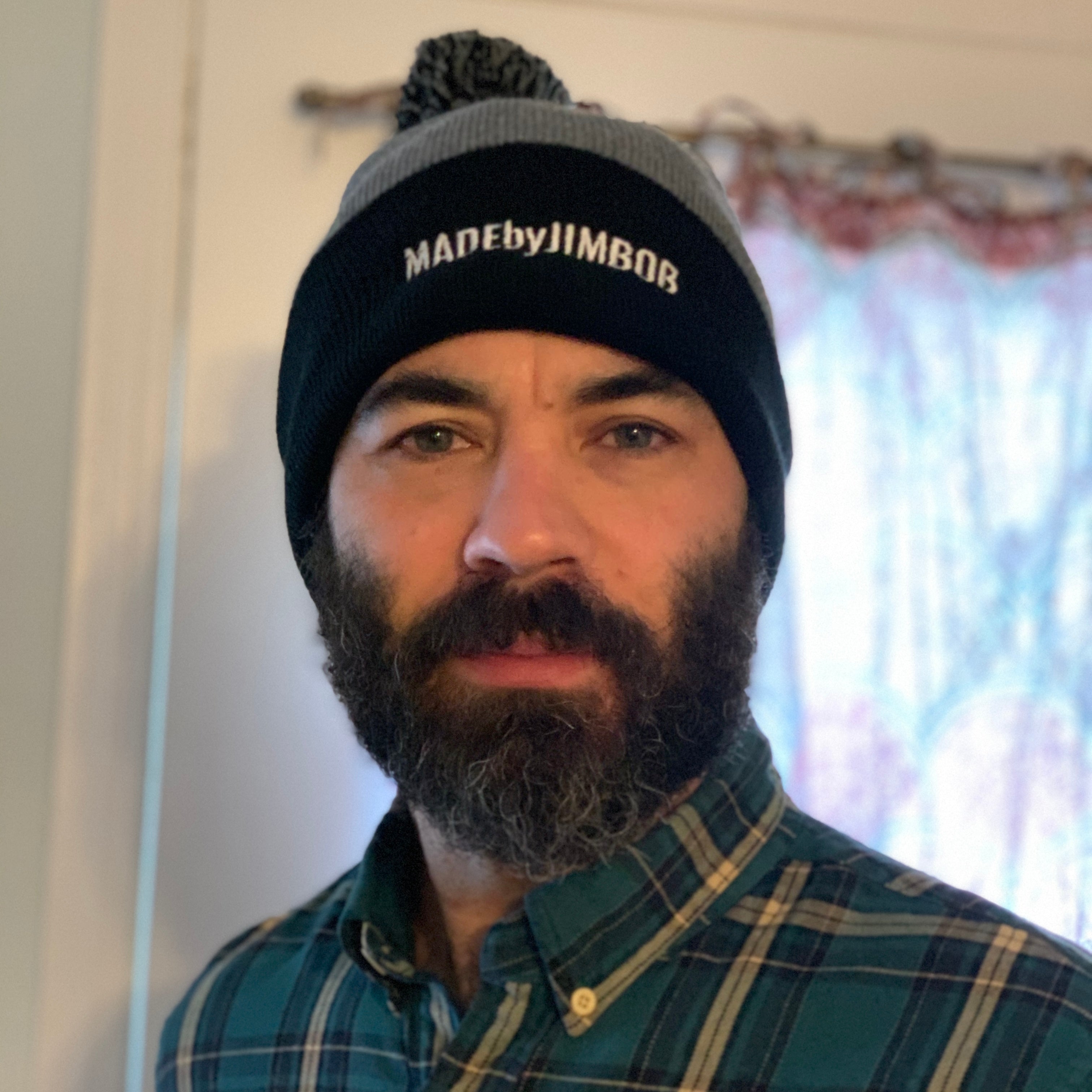 MADEbyJIMBOB Pom-Pom Beanie